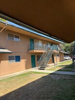 205 E 11th St, Unit B in Hanford, CA - Building Photo