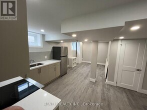 324 St Vincent St in Barrie, ON - Building Photo - Building Photo