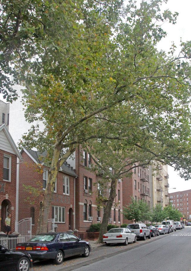 1514 W 11th St in Brooklyn, NY - Foto de edificio - Building Photo