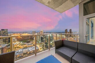 800 The Mark Ln in San Diego, CA - Building Photo - Building Photo