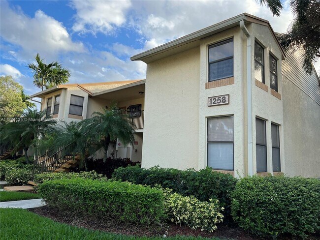 1258 S Military Trail in Deerfield Beach, FL - Building Photo - Building Photo