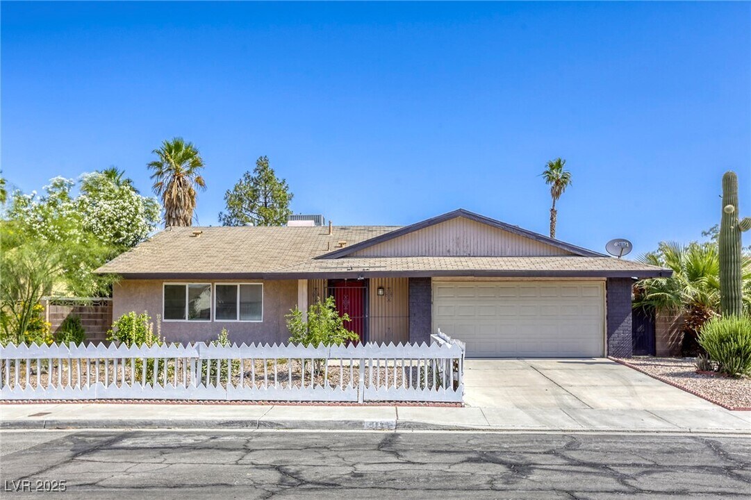 5132 Springland St in Las Vegas, NV - Building Photo
