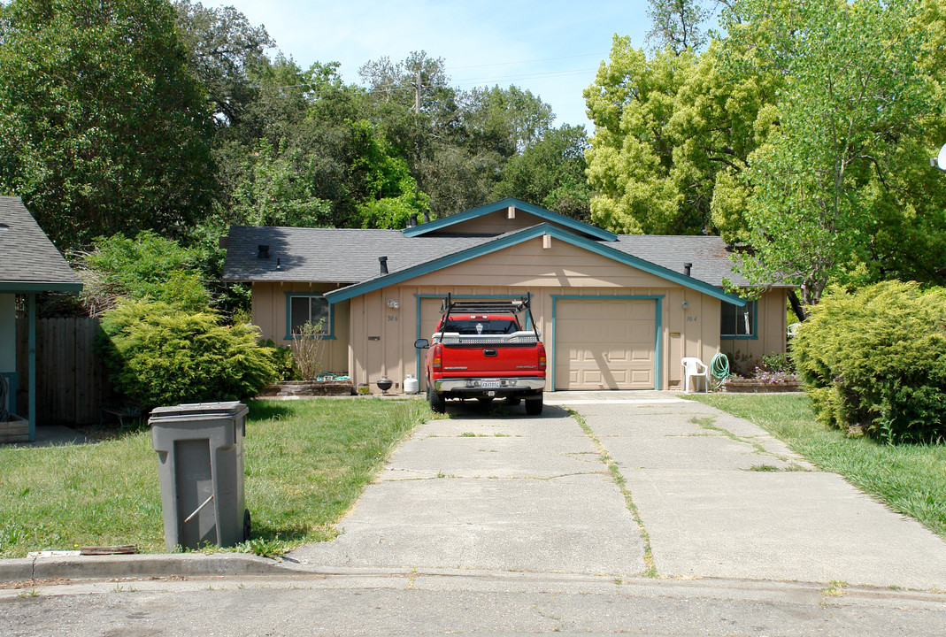 304 Wikiup Dr in Santa Rosa, CA - Building Photo