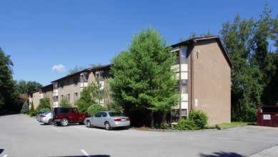 Virginia Manor Apartments in McKeesport, PA - Foto de edificio - Building Photo