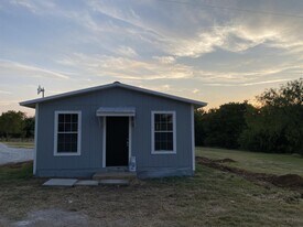 7614 TX-171 in Grandview, TX - Building Photo