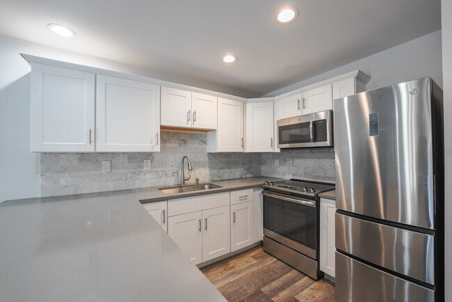 77805 California Dr, Unit A11 in Palm Desert, CA - Building Photo - Building Photo
