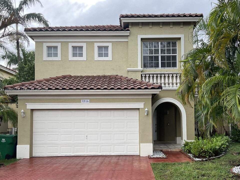 4916 SW 134th Ave in Miramar, FL - Building Photo