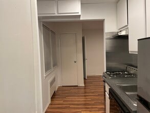 215 W Broadway, Unit M2 in Long Beach, NY - Foto de edificio - Building Photo