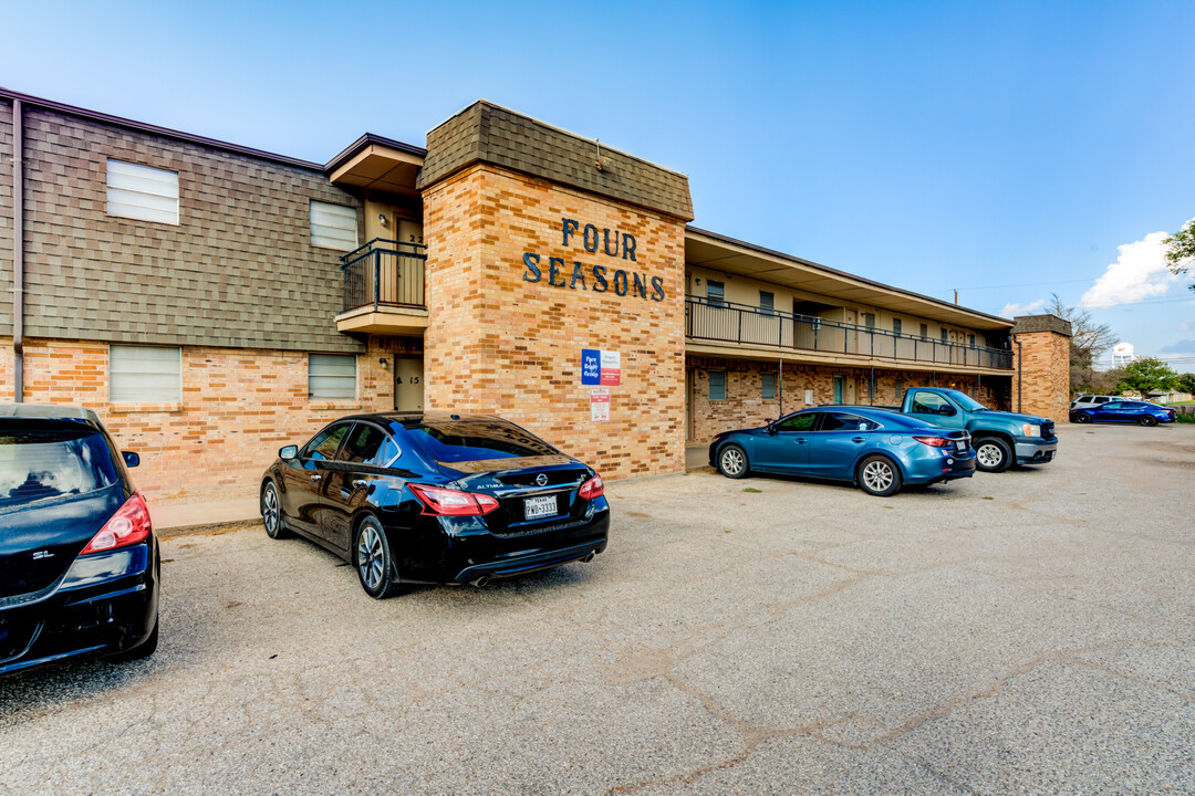 Pepper Tree Apartments in Canyon, TX - Building Photo