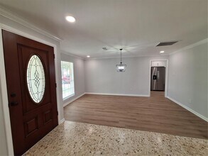 9759 Ebb St in Houston, TX - Foto de edificio - Building Photo