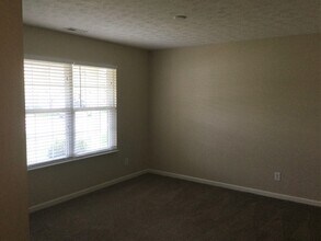 1046 Swinton Way in Westfield, IN - Building Photo - Building Photo