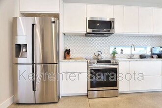 2056 Roselawn St in Sarasota, FL - Building Photo - Building Photo