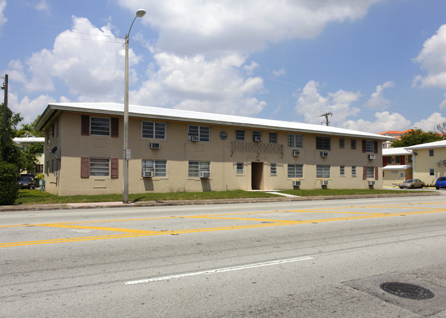 1960 Douglas Rd in Miami, FL - Building Photo - Building Photo