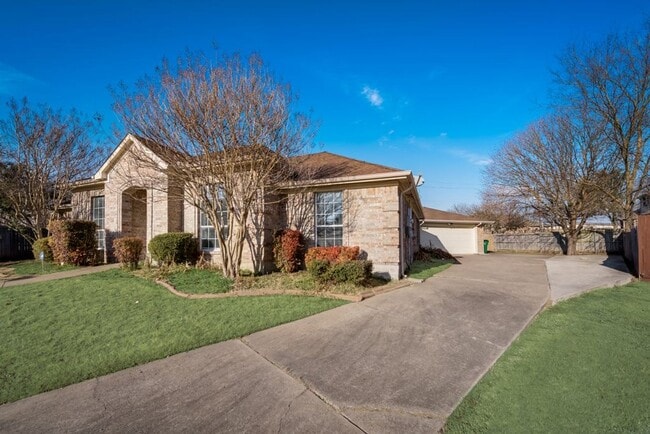property at 2914 Post Oak Ln