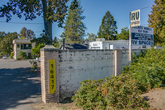 Coronet Mobile Manor in Milwaukie, OR - Foto de edificio - Other