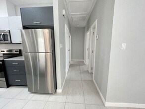 2022 Summerland Ln-Unit -2 in Edinburg, TX - Foto de edificio - Building Photo