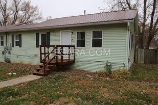 101-103 Hayes Ct in Burlington, IA - Building Photo