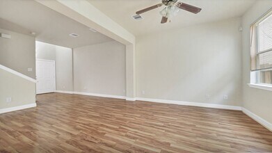 3738 Ashford Villa Ln in Houston, TX - Building Photo - Building Photo