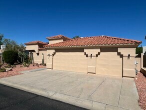 14037 N 10th Pl in Phoenix, AZ - Building Photo - Building Photo