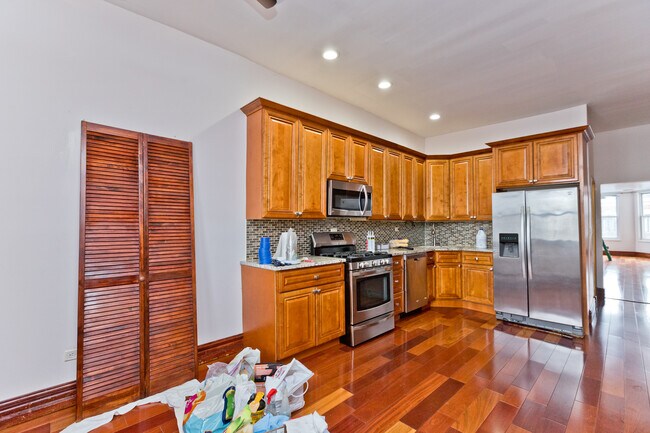 1244 W Oakdale Ave-Unit -2F in Chicago, IL - Building Photo - Building Photo