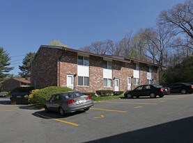 Brookside Gardens Apartments in Meriden, CT - Foto de edificio - Building Photo