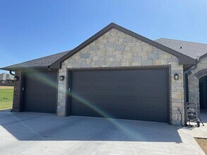 1328 Poko Mountain Ln in Lawton, OK - Building Photo - Building Photo