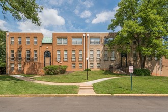 Mayfair House in Falls Church, VA - Building Photo - Building Photo