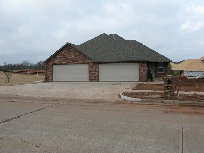 11651 Royal Coach Dr in Yukon, OK - Building Photo - Building Photo