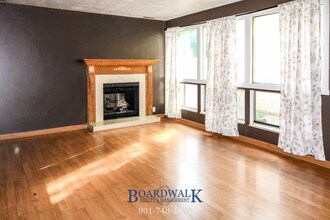 7913 Harvel Dr in Sandy, UT - Foto de edificio - Building Photo