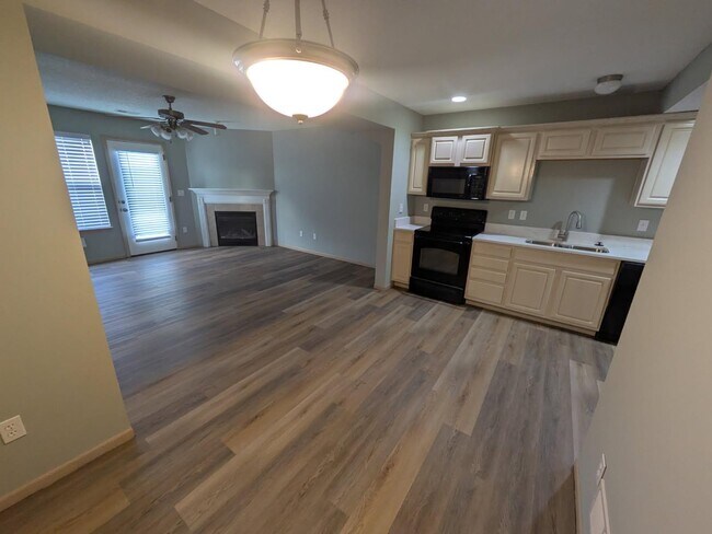 2013 Hickoryleaf Ln in Raymore, MO - Building Photo - Building Photo