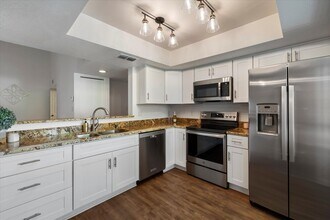 9445 N 94th Pl, Unit 212 in Scottsdale, AZ - Foto de edificio - Building Photo