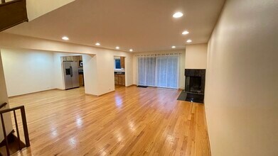 1723 Wildberry Dr in Glenview, IL - Building Photo - Building Photo
