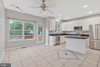 2504 Woodrow Wilson Dr in Herndon, VA - Building Photo - Building Photo