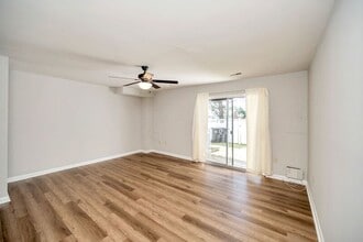 2424 Lafayette Blvd in Fredericksburg, VA - Building Photo - Building Photo