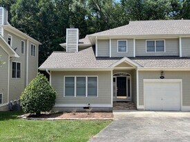 202 Columbia Pl W in Chapel Hill, NC - Building Photo