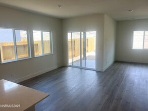 6182 Lazy Mdw Wy in Sparks, NV - Building Photo - Building Photo