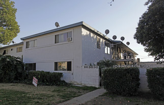 5205 Canoga St Apartments