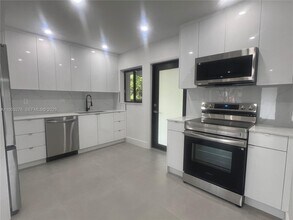 13380 NW 32nd Ave in Opa Locka, FL - Building Photo - Building Photo