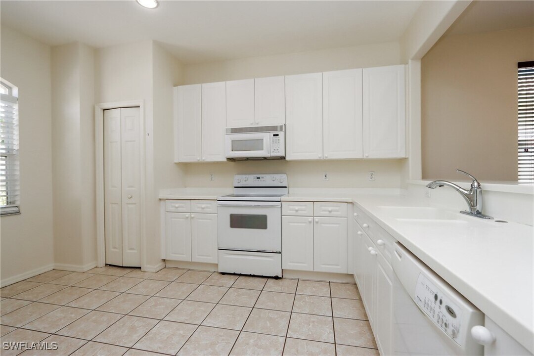 11204 Lakeland Cir in Ft. Myers, FL - Building Photo