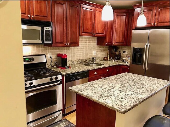 20 4th St, Unit 2 in Medford, MA - Building Photo - Building Photo