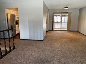 4325 S Ash Grove Ave in Sioux Falls, SD - Building Photo - Building Photo