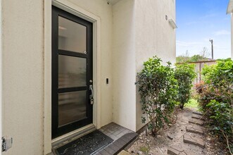 120 Pierce St in Houston, TX - Building Photo - Building Photo