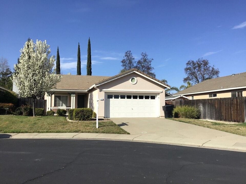 110 Pennell Ct in Roseville, CA - Building Photo
