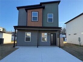 1051 States Ave in Bentonville, AR - Building Photo