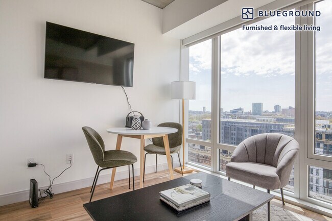 1350 Boylston St in Boston, MA - Foto de edificio - Building Photo