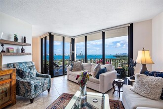 2000 Towerside Terrace, Unit 1608 in Miami, FL - Building Photo - Building Photo