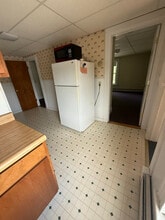 399 Center St-Unit -4 in Bangor, ME - Foto de edificio - Building Photo