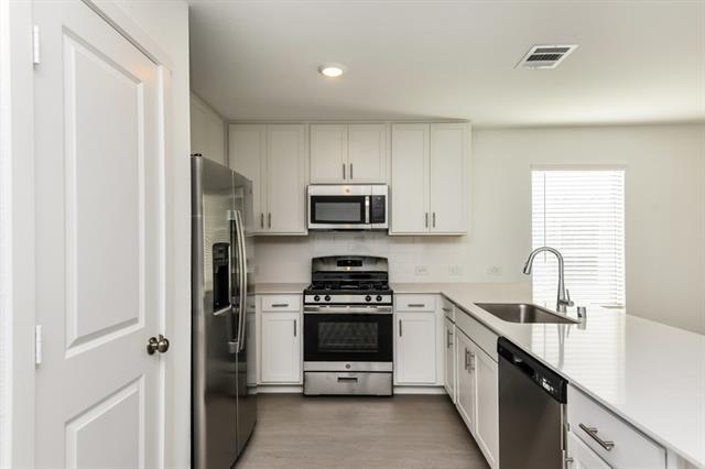 2745 Ctr Crk Ln in Fort Worth, TX - Building Photo - Building Photo