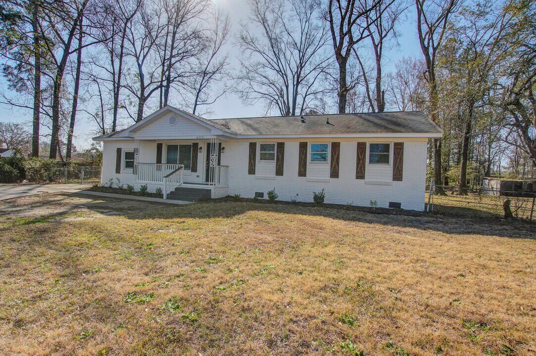 605 Michigan Ct in Ladson, SC - Building Photo