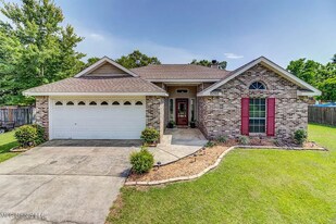 15355 Northwood Hills Dr in Gulfport, MS - Building Photo